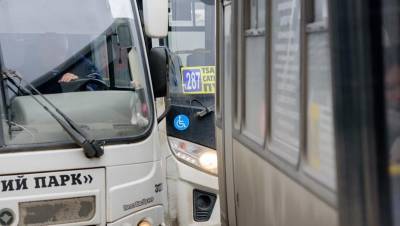 Водители петербургских маршруток бояться работать из-за пассажиров без масок
