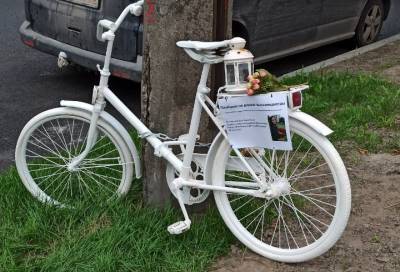 В Петербурге появился мемориал "Призрачный велосипед"