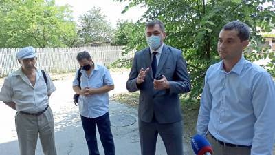Стоки канализации, плохая ливневка и своры собак: жители Новочеркасска обратились за помощью к властям