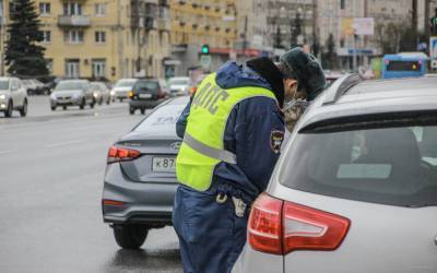 Почему водителей в России штрафуют за багажники на крышах