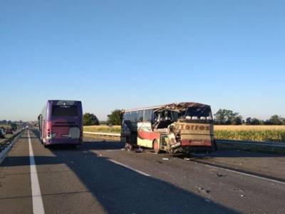 В Кировоградской области столкнулись 2 автобуса: 2 погибших, 10 пострадавших