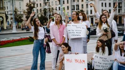 В Минске женщины вновь встали в "цепи солидарности" против насилия