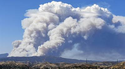 В Калифорнии природный пожар охватил площадь в 4 тыс. га, идет эвакуация