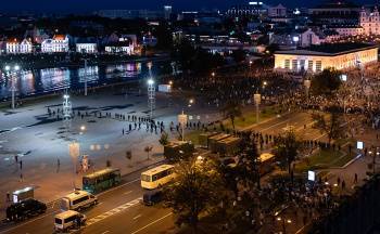 У движения нет лидера. В Беларуси прошла четвёртая ночь протестов. Как это было