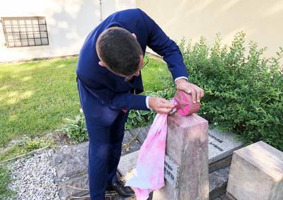 Пресс-секретарь президента Чехии очистил оскверненный памятник советским воинам