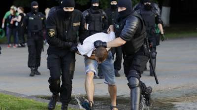 В Беларуси за сутки силовики задержали около 700 человек