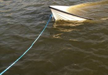 В реке Вологда перевернулась лодка с рыбаками, один утонул