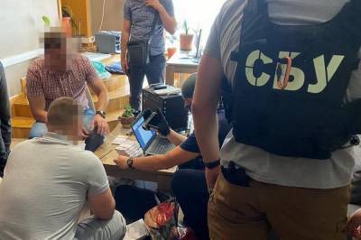 В Киеве задержали киберпреступников на попытке продажи спецсредства для контроля над мобильной связью