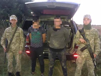 На Закарпатье задержали контрабандистов: авто было забито сигаретами