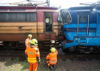 В Чехии сошли с рельсов два вагона пассажирского поезда