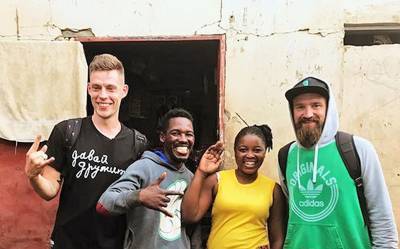 Панк-благотворитель из Воронежа бросил звёзд «Зенита» и уехал в трущобы Замбии