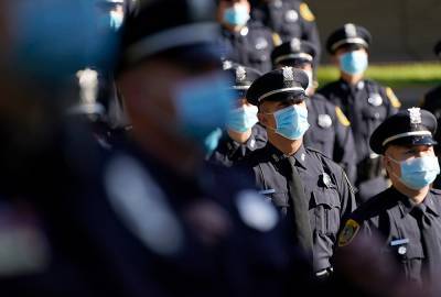 Во Флориде шериф запретил подчиненным носить защитные маски