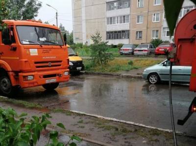 В Ульяновске на основных улицах прочищают ливнёвки
