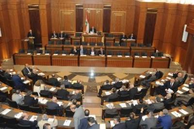 Парламент Ливана принял прошения об отставке от семи депутатов