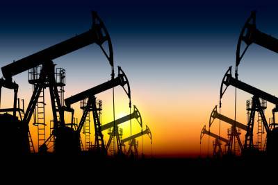 Нефть постепенно дешевеет после резкого подъёма