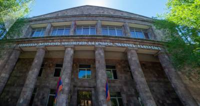 "Теории можно обучать и онлайн": почему пожилые преподаватели в Армении уходят из вузов