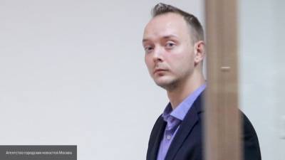Сотрудники ФСБ изъяли компьютер и телефон обвиняемого в госизмене Сафронова