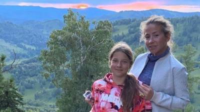 «Снимала и плакала»: 12-летняя дочь Барановской прыгнула в пропасть на веревке