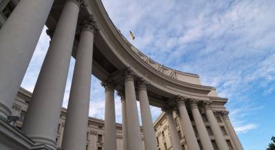 Украина начинает выдавать электронные визы гражданам трех стран