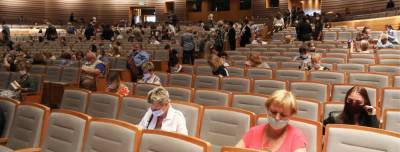 Мариинский театр объявил о переносе постановок из-за COVID-19