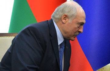 Невзоров назвал Лукашенко вором, укравшим помаду из дамской сумочки, приставив к голове жертвы пистолет