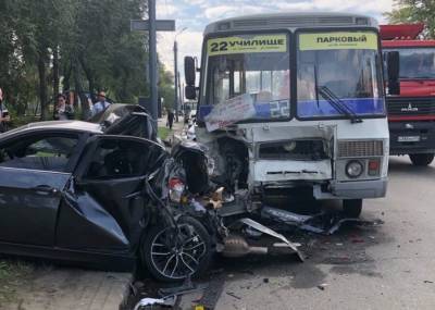 Пять человек пострадали в ДТП с маршруткой в Челябинске