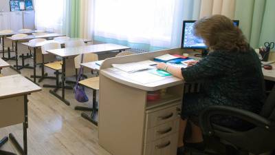 Учителям в Москве предложат привиться от коронавируса