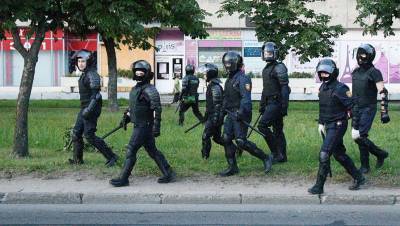 Силовики в Минске перекрыли подходы к площади Независимости