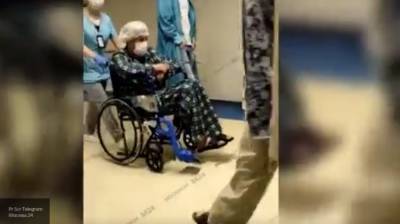 Очевидцы засняли Ефремова на инвалидной коляске в Боткинской больнице