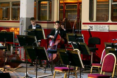 В петербургском Музее городского электрического транспорта выступил оркестр