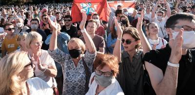 Многочисленные демонстранты собрались у станции метро «Пушкинская» в Минске