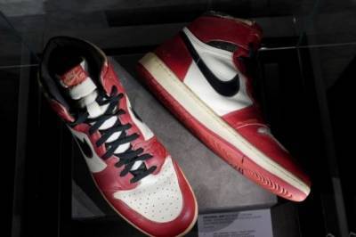 "Самые редкие из редких" кроссовки Майкла Джордана продали на аукционе за более 600 тысяч долларов
