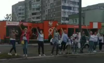 Видеофакт: в Мозыре и Светлогорске горожане выстроили в цепи солидарности