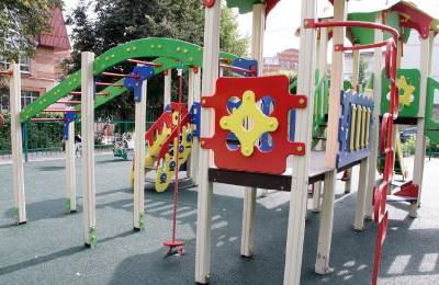 Как в Гагарине Смоленской области решают вопрос ремонта детских площадок