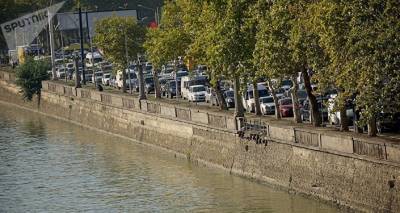 На Правой набережной в Тбилиси перекрывается движение