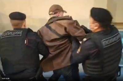На акции у посольства Белоруссии в Москве начались задержания