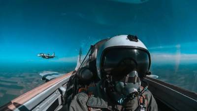 В небе над Прикарпатьем совершенствуют боевое мастерство украинские пилоты
