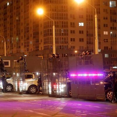 Милиция в Минске держит значительные силы у стелы "Минск – город-герой"
