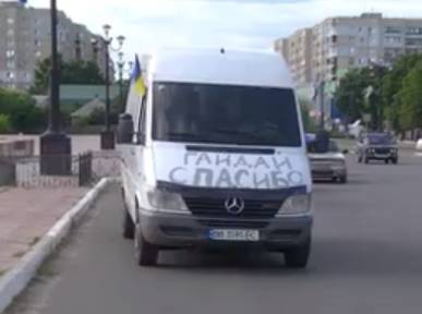 "Нам такие выборы не нужны": в Лисичанске прошел автопробег за отмену местных выборов (видео)
