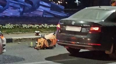 В Воронеже водитель сбил девушку с коляской и скрылся