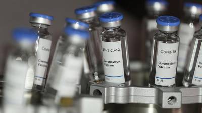 Разрабатываемые в США вакцины от COVID-19 зарегистрируют не раньше ноября