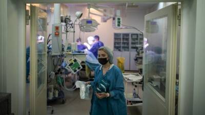Медики просят расширить список сотрудников больниц, претендующих на выплаты из-за пандемии