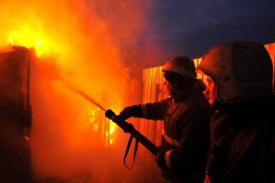 Под Новосибирском загорелся частный дом