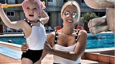 Кудрявцева, показала, как ее двухлетняя дочь развлекается в Турции — видео