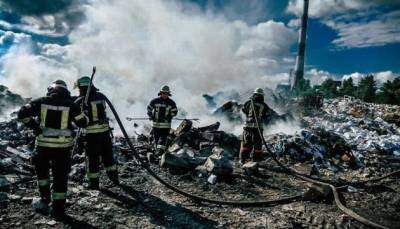 В Киеве горела свалка
