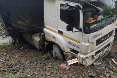 Никто не пострадал в ДТП с опрокинувшимся прицепом фуры на трассе Чита — Хабаровск