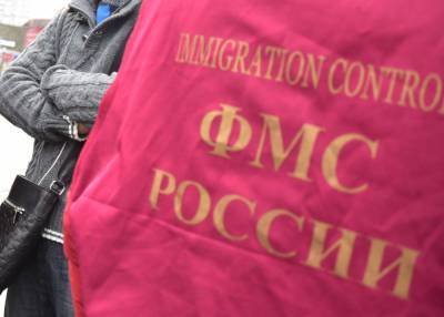 Опрос показал, как россияне относятся к ужесточению выдачи рабочих виз