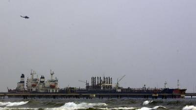 США изъяли груз топлива со следовавших в Венесуэлу иранских танкеров