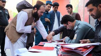 Власти Афганистана начали процесс освобождения 400 талибов