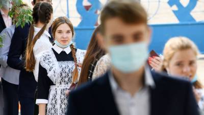 В Госдуме предложили обеспечить школьников и студентов защитными масками